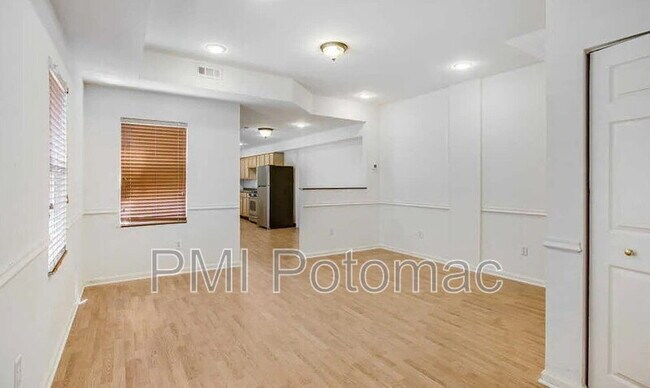 Foto del edificio - 729 10th St NE