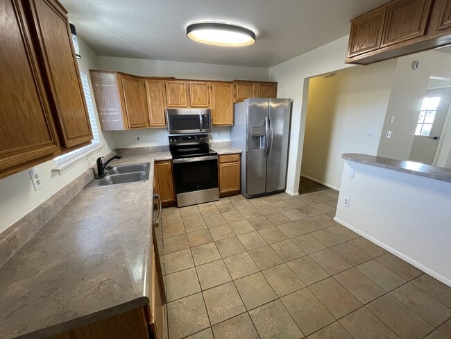 Building Photo - 6155 E Robles Rd