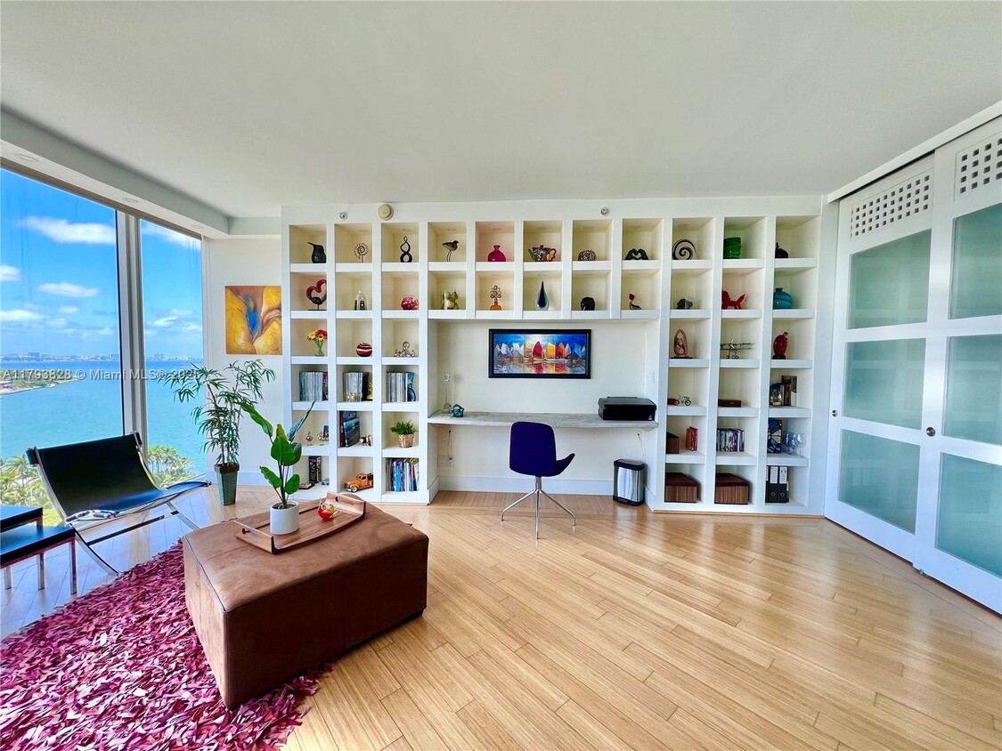 Foto principal - 601 NE 36th St