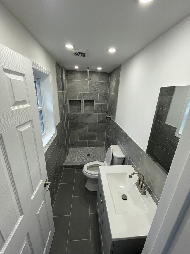 Bathroom - 1058 Fulton St