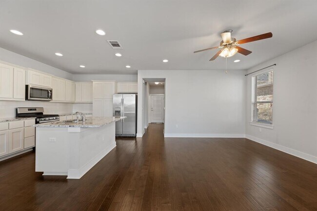 Foto del edificio - 13800 Lyndhurst St