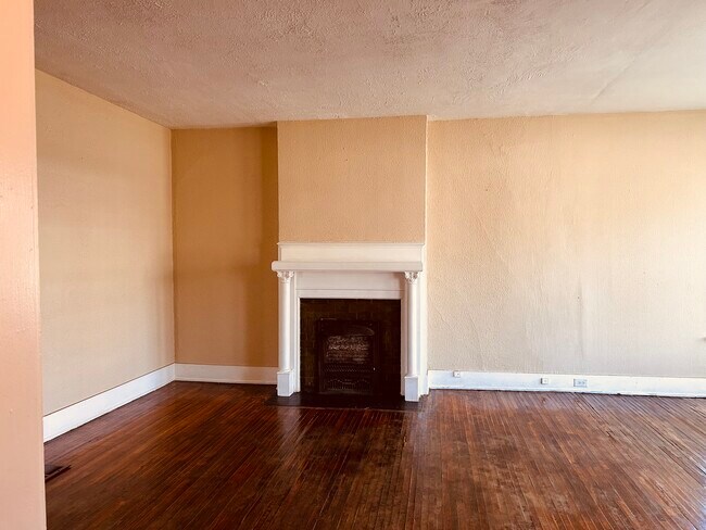 Building Photo - 907 Oakwood Ave