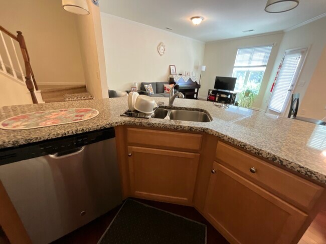 Foto del edificio - 747 Silver Stream Ln