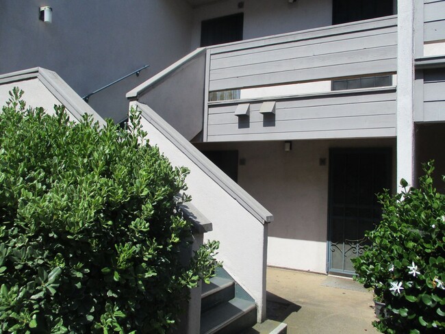 Building Photo - Linda Vista 2nd floor Studio w/Balcony