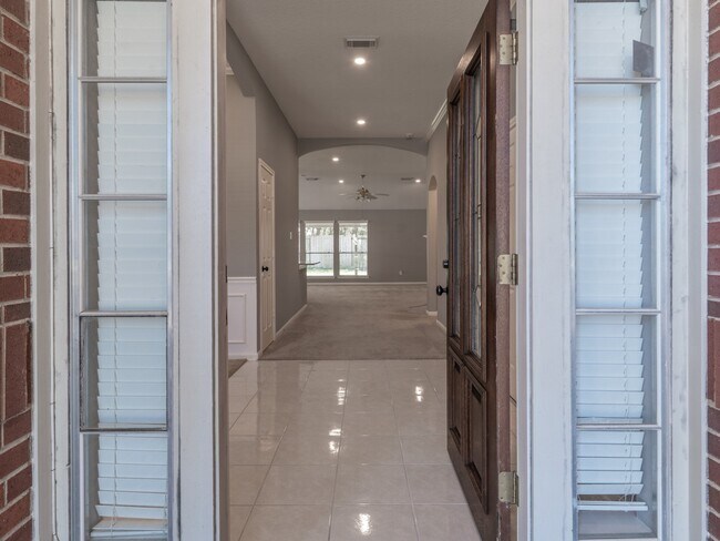 Foto del edificio - 12807 Village Way Dr