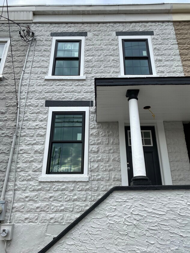 Primary Photo - 350 E Elm St