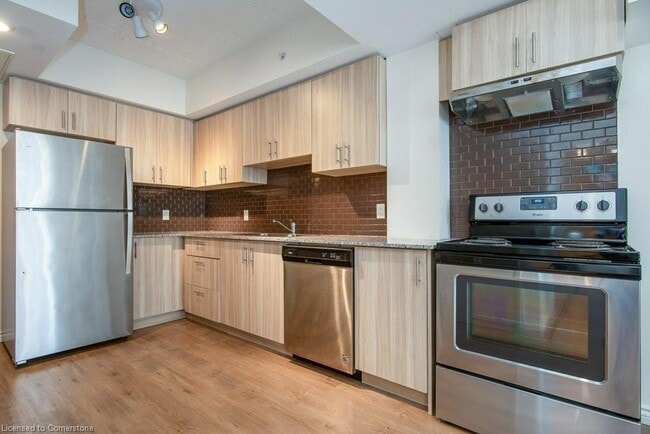 Building Photo - 275 Larch St