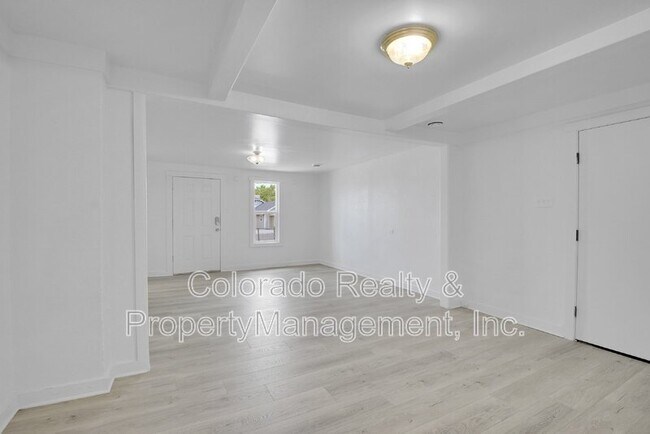 Building Photo - 6643 Irving St