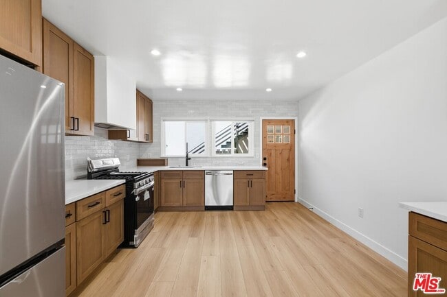 Foto del edificio - 11671 Chandler Blvd