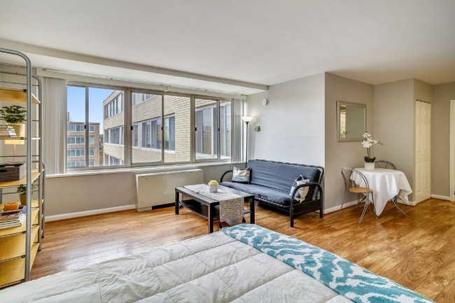 Foto del edificio - 922 24th St NW