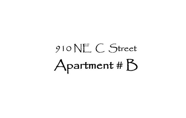 Un apartamento de tres habitaciones - 910 NE C St