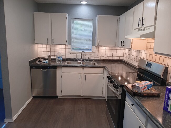 Foto del edificio - 1601 N Hills Blvd