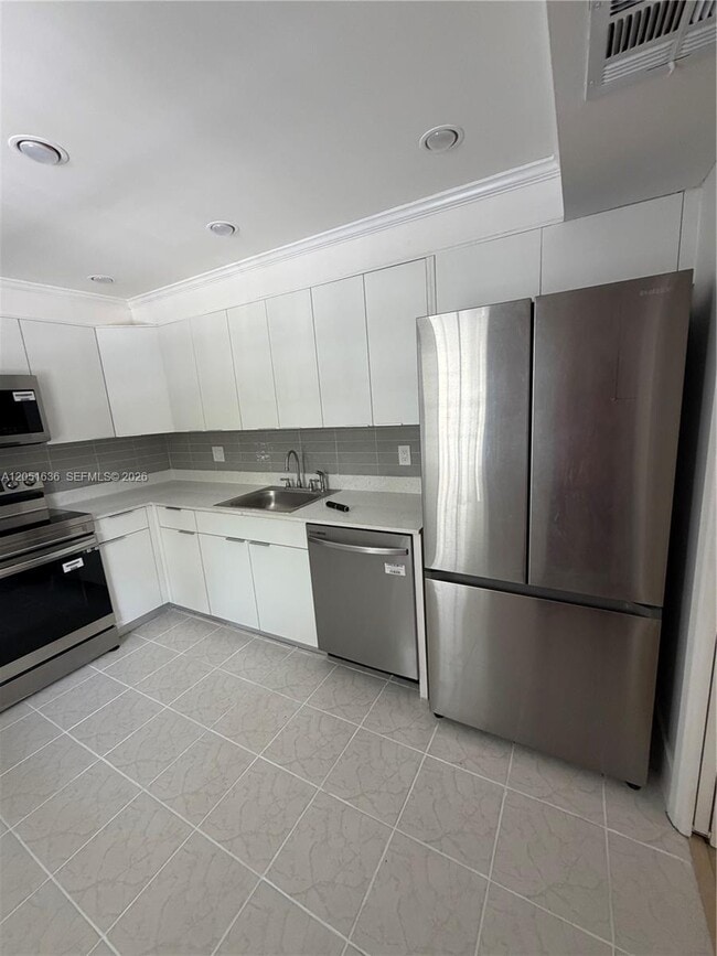 Building Photo - 4007 N Cypress Dr