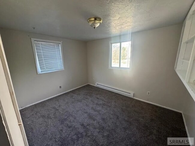 Building Photo - 7 S 4th W