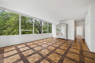 Building Photo - 2701 Westheimer Rd