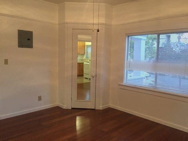 Building Photo - 128 S Ave 57