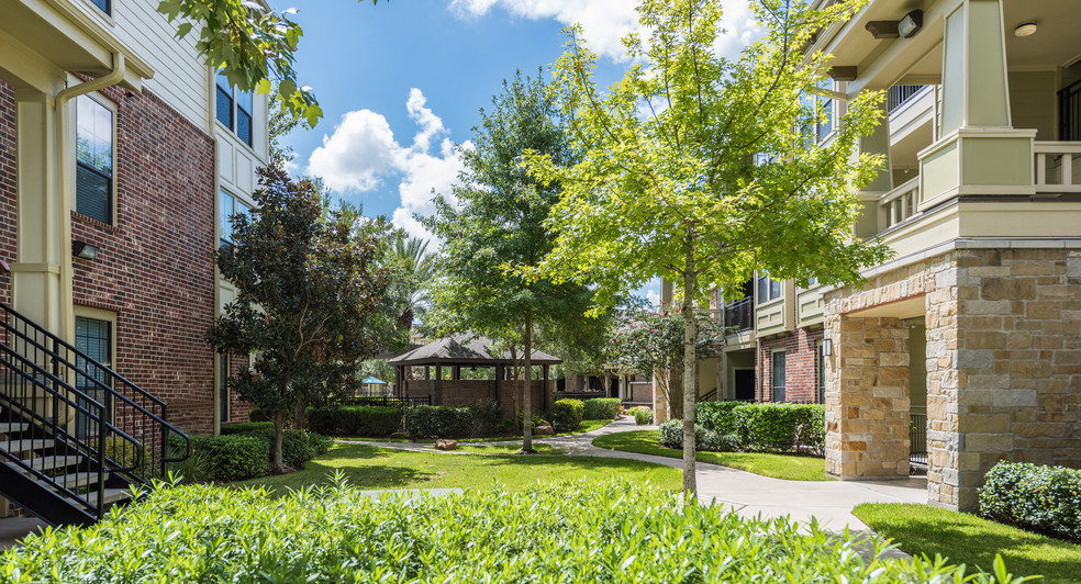 Camden Oaks Apartments