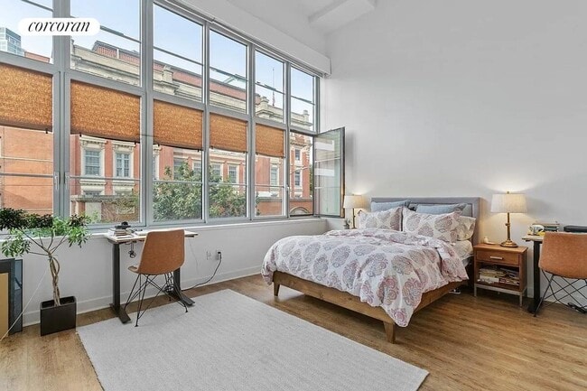 Foto del edificio - 2728-28 Thomson Ave