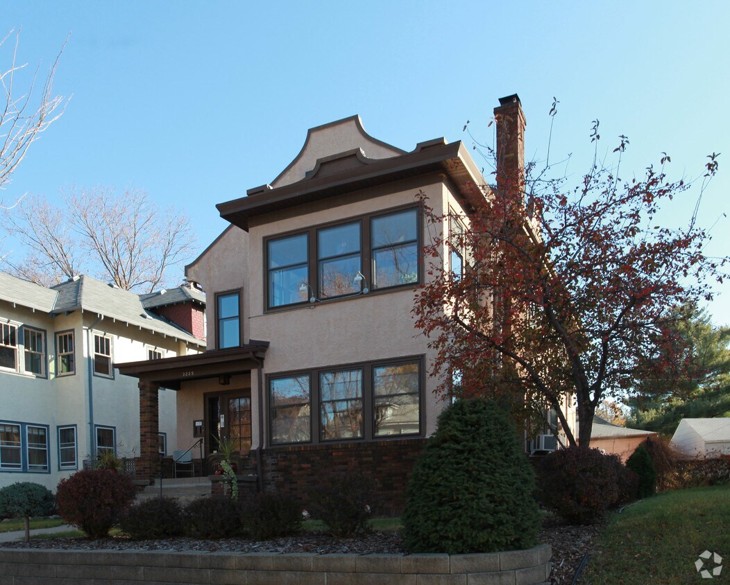 Primary Photo - 3225 Dupont Ave S