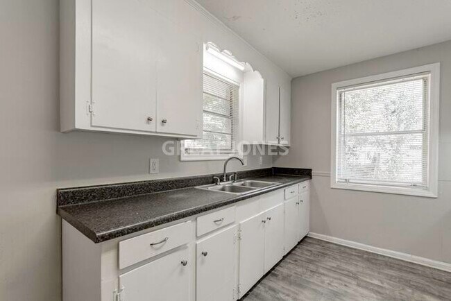 Building Photo - 421 Hickory Ridge Dr