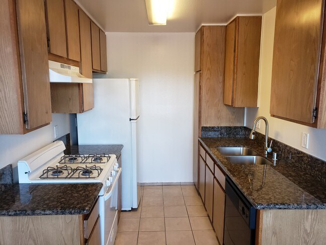 6729 Laurel Canyon Blvd, North Hollywood, CA 91606