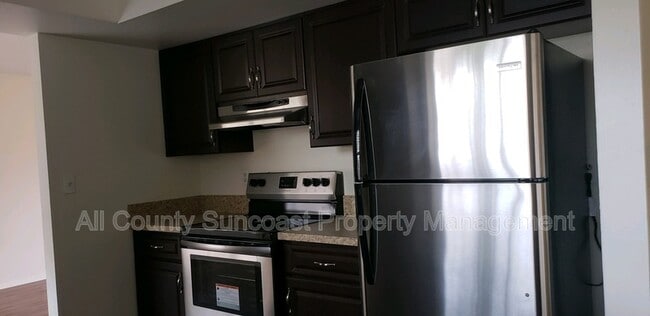 Building Photo - 669 16th Ln