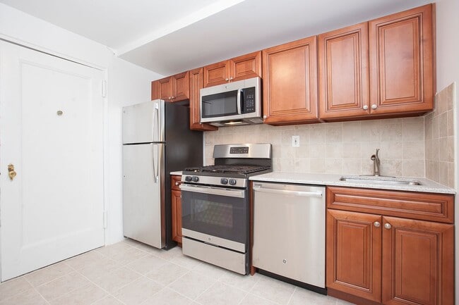 Building Photo - 67-10 108th St