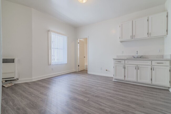 Building Photo - 934 Arapahoe St