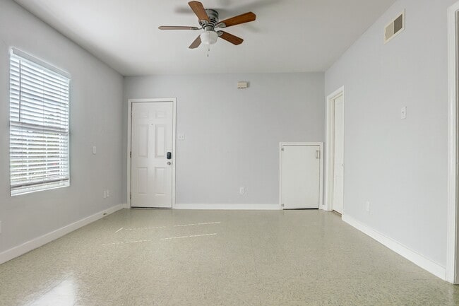 Building Photo - 3345 Reeves St