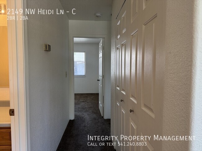 Foto del edificio - 2149 NW Heidi Ln