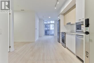 Building Photo - 5105-5105 Hurontario St