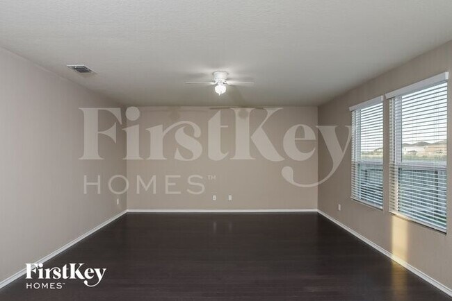 Foto del edificio - 9923 Silver Spoon