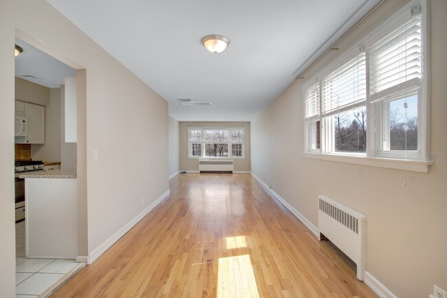 Building Photo - 204 Alpine Pl