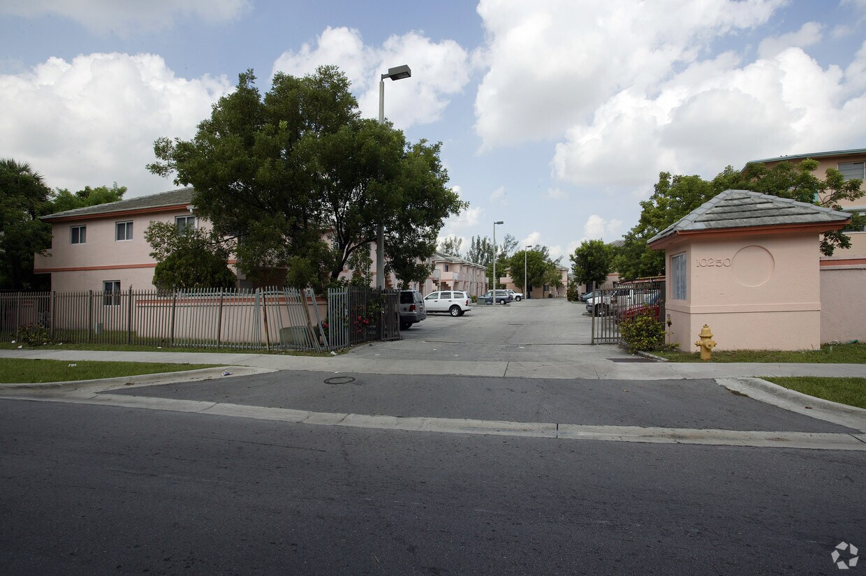 Primary Photo - 10250 NW 80th Ct