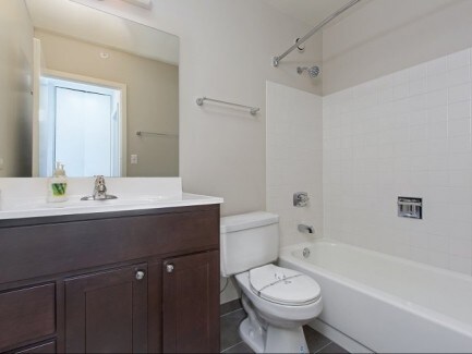 Building Photo - 324 E Illinois St