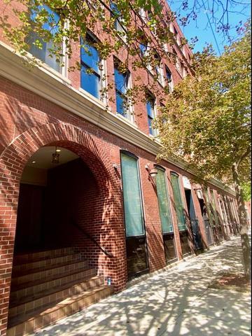 Building Photo - 400 S Green St