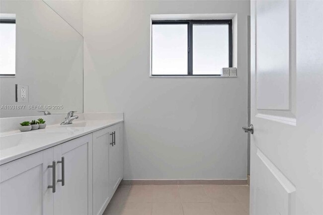 Foto del edificio - 20544 NE 5th Pl