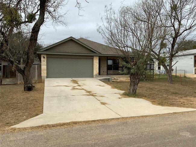 Foto del edificio - 618 Oak Ln