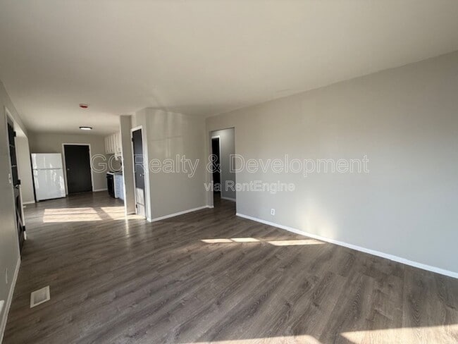 Building Photo - 229 Cedarwood Ave