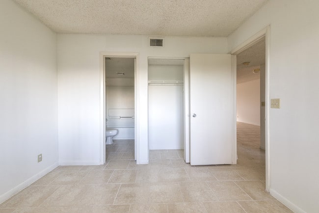 Building Photo - The Rise Lake front Rentals