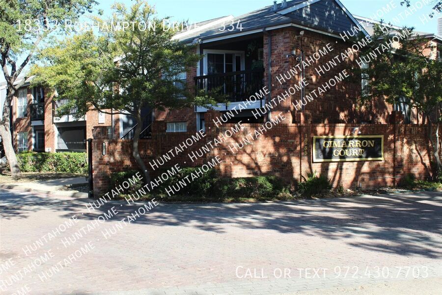 Foto principal - 18333 Roehampton Dr