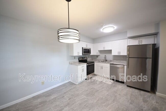 Building Photo - 612 Waters Dr