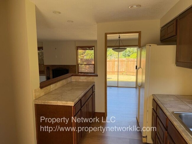 Building Photo - Great 3 Bedroom 2 Bath Ranch Style Home in...