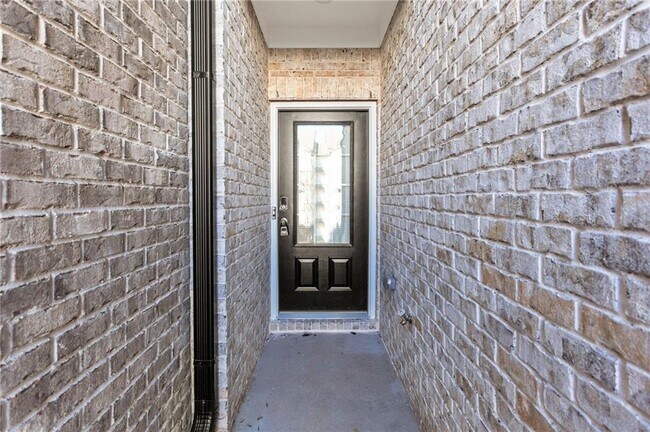 Foto del edificio - 1645 Villageside Ct