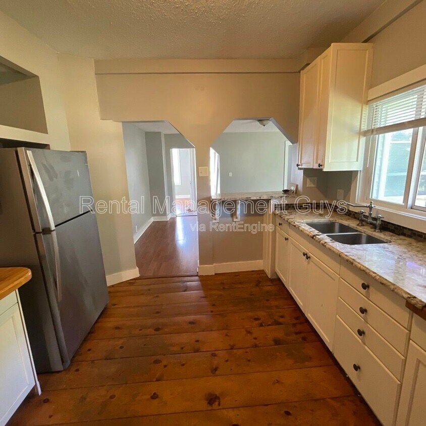 Foto principal - 2527 Washington St NE