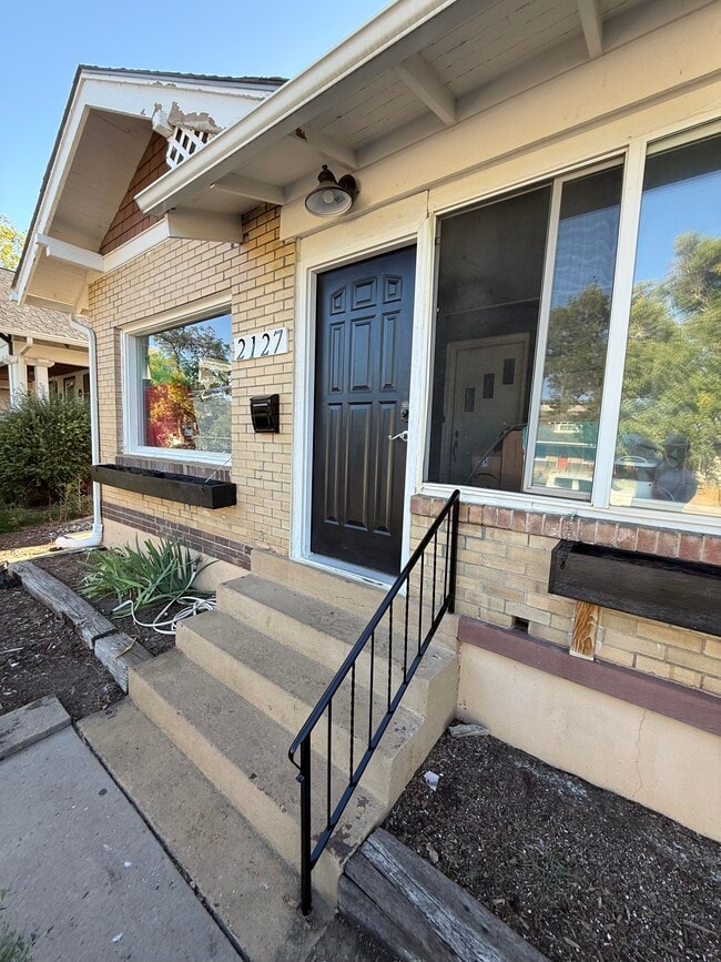 Foto del edificio - 2127 N Greenwood St