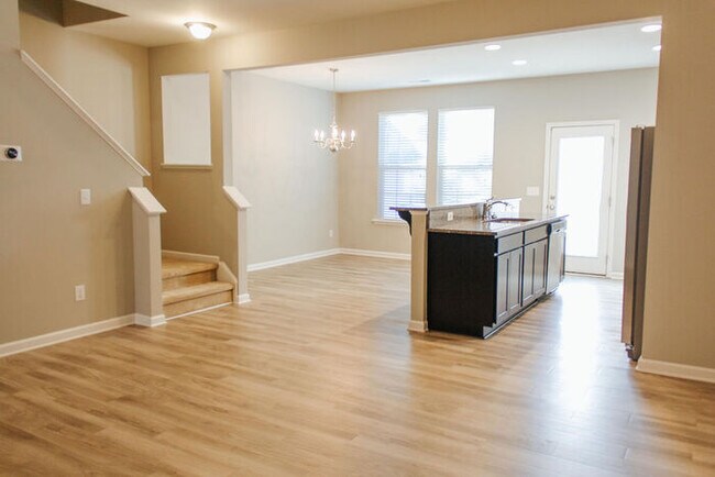 Foto del edificio - ** COMING SOON** Gorgeous Raleigh Townhome...