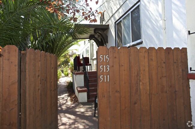 Foto del edificio - 511-517 California Dr