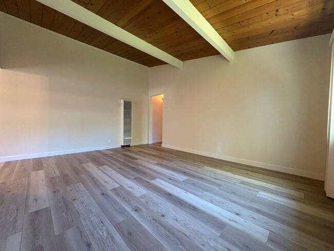 Foto del edificio - Spacious 1-Bedroom Apartment Available now