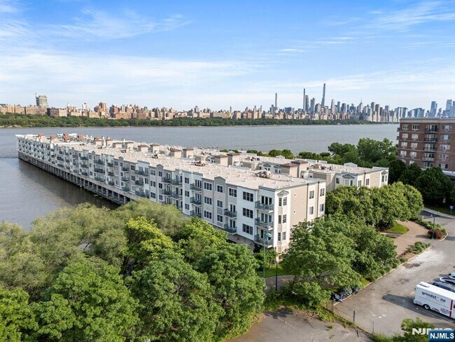 Building Photo - 108 The Promenade